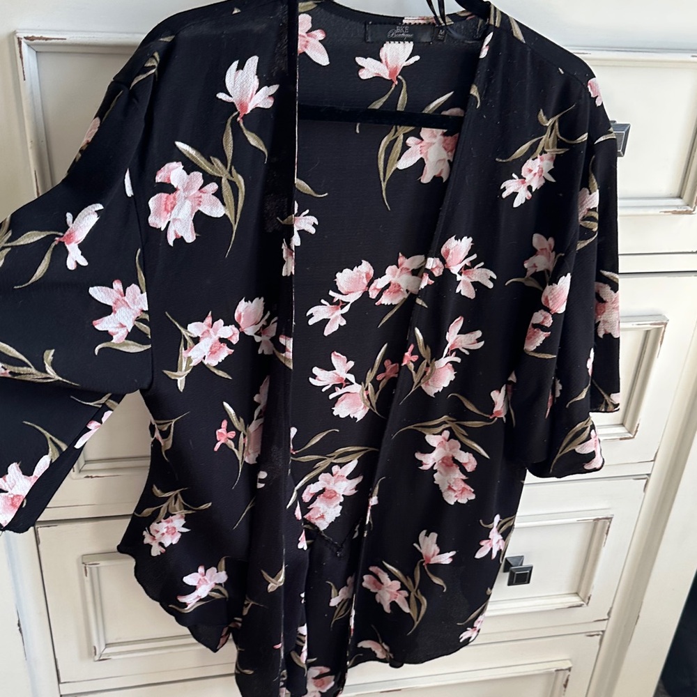 BKE Boutique Black Floral Kimono